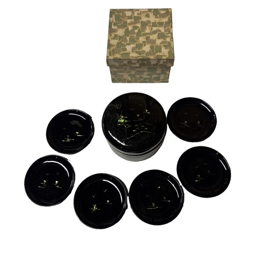 Vintage black laquer - black,